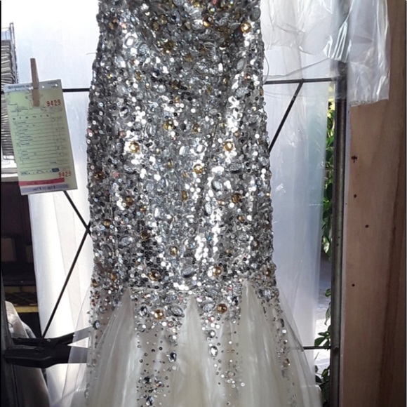 Prom dress in great condition - Picture 2 of 3
